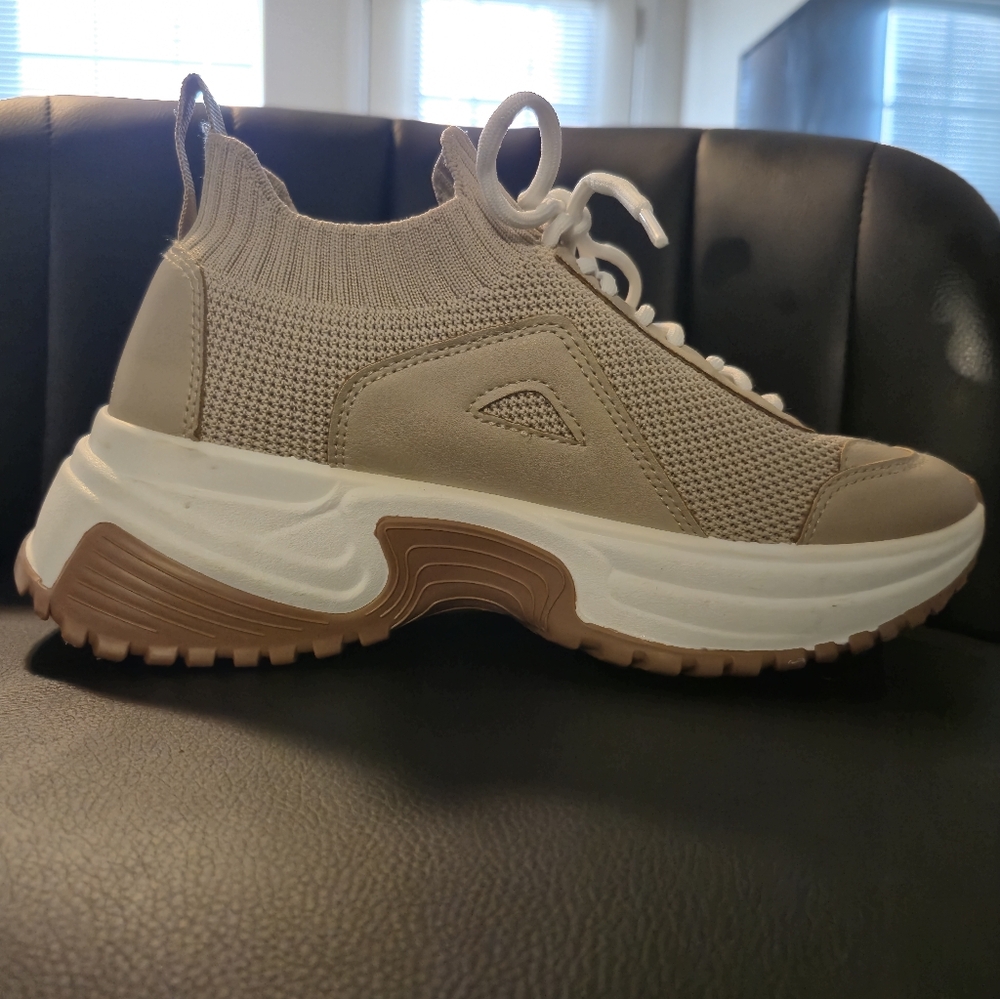 Women's Beige Knit Sneakers Fovever 21 Size 6